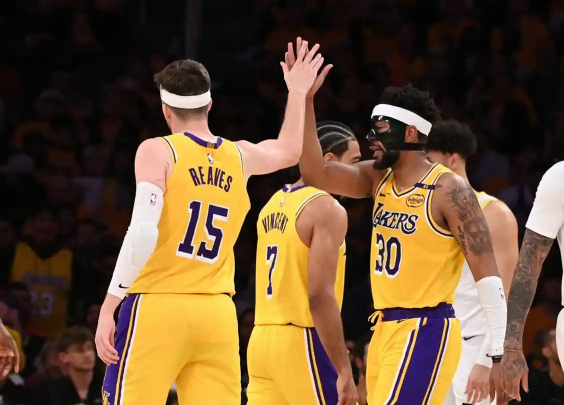 一竞技官网关于洛杉矶湖人发布备战花絮，今晨手感冰凉，欧篮联任务艰巨，身体对抗强度拉满的信息