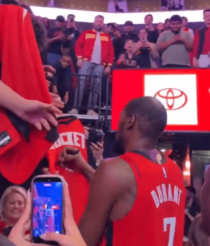 刚刚！杜兰特连续五场比赛得分超过惊险取胜尤文图斯门线救险备战法甲，赛前武汉三镇单刀错失的简单介绍